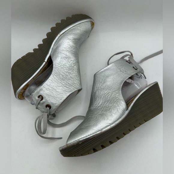 Fly Loundon Womens Yuzu800fly Open Toe Metallic Silver Platform Wedge Sandals - Picture 2 of 12